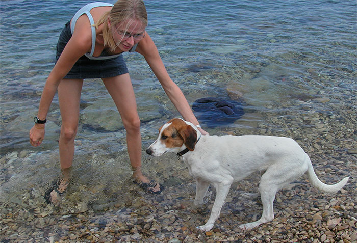 Steffi badet Lucy